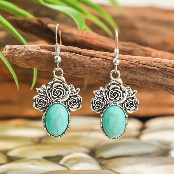NEW The Janey dangle Earrings Boho Turquoise color - Boutique - Picture 2 of 3